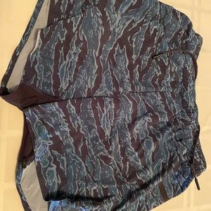 Lululemon surge running short